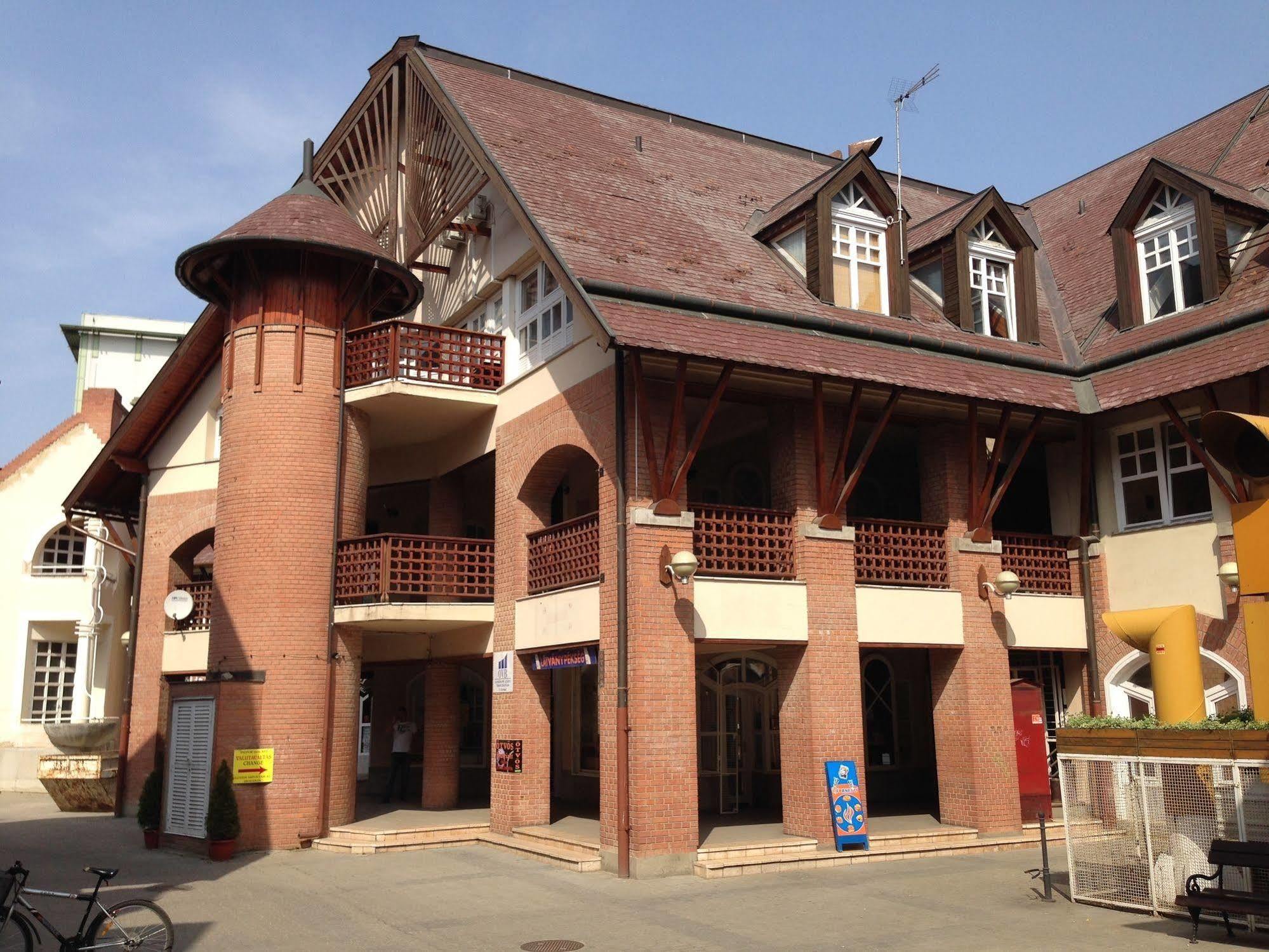 Kálvin Vendégszobák Debrecen Extérieur photo